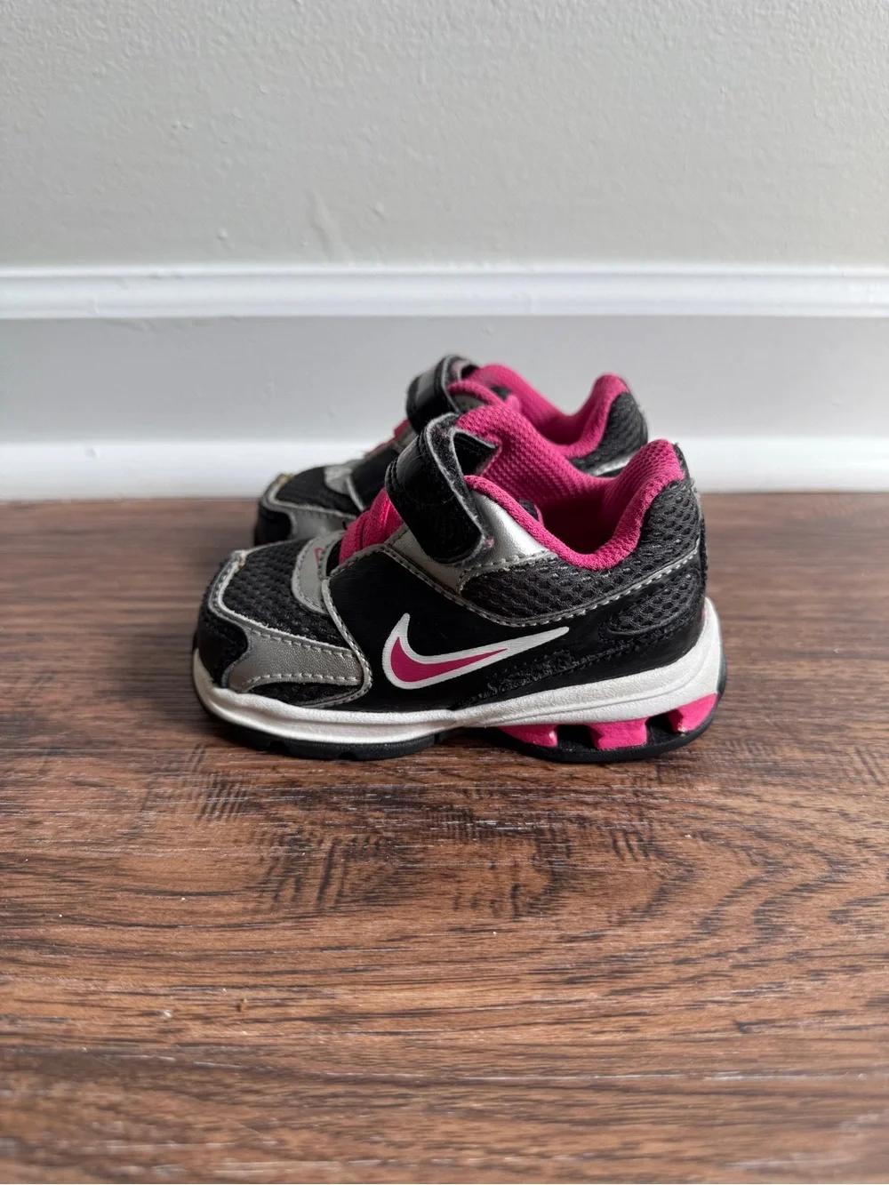 Vintage Nike Shox Black Pink Sneakers Size 4C Baby Girl toddler Shoes 2011